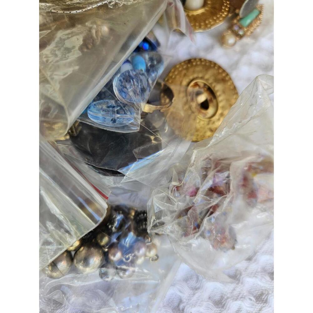 3.5 Lbs. Beads/Charms/Craft Junk Misc. Jewelry Making Lot Non-Wearable Pounds - Picture 7 of 11